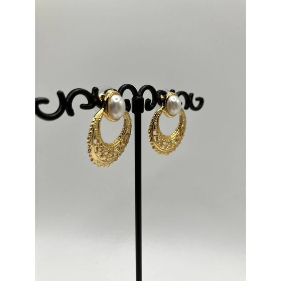Faux Pearls and Gold-Tone Filgree 1 Inch Earrings. - Picture 4 of 6